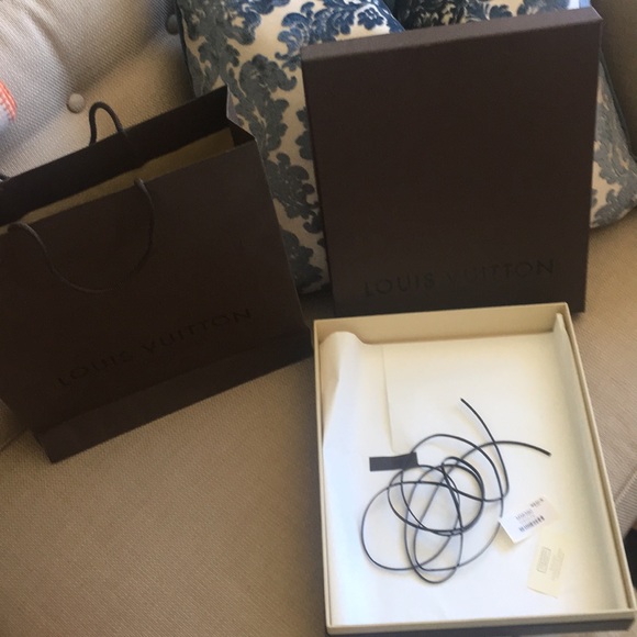 Louis Vuitton new brown box and brown shopping bag - Picture 2 of 4